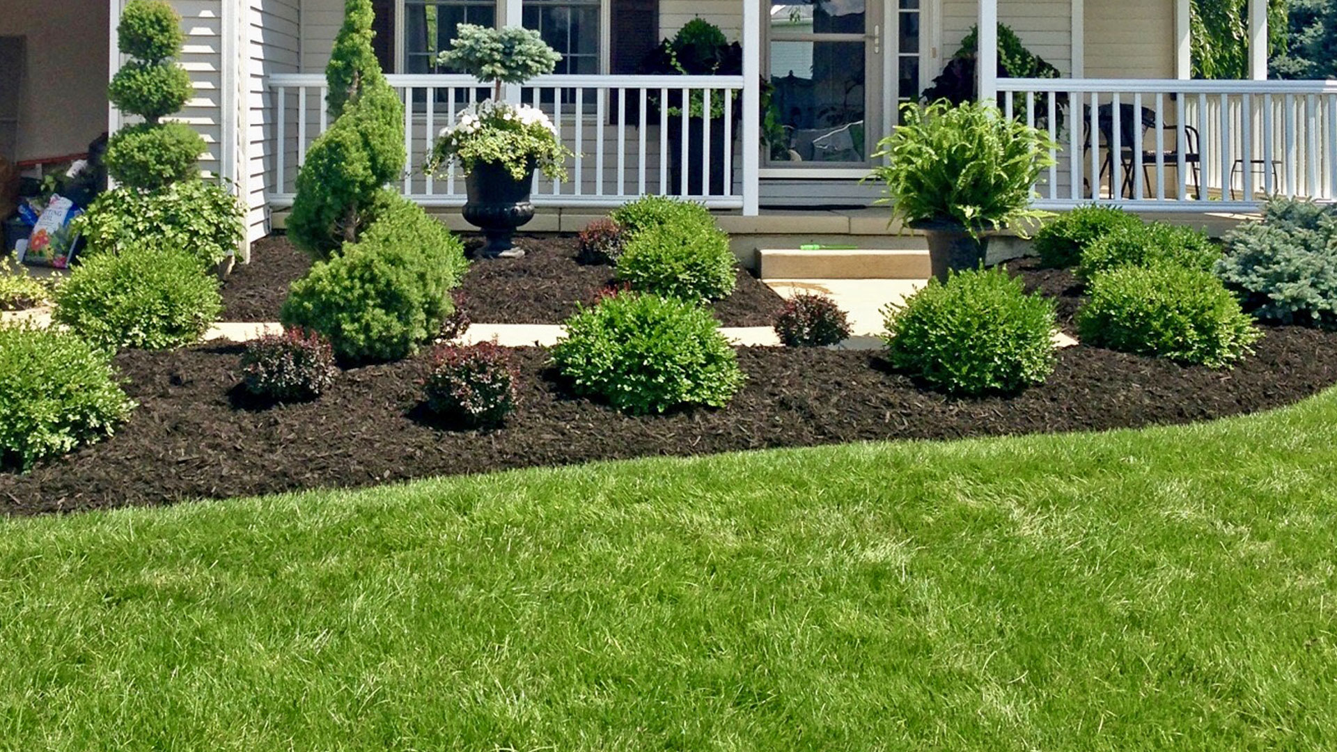 Mulch Installation in Sandusky, Huron, & Vermilion, OH | Executive Lawn ...