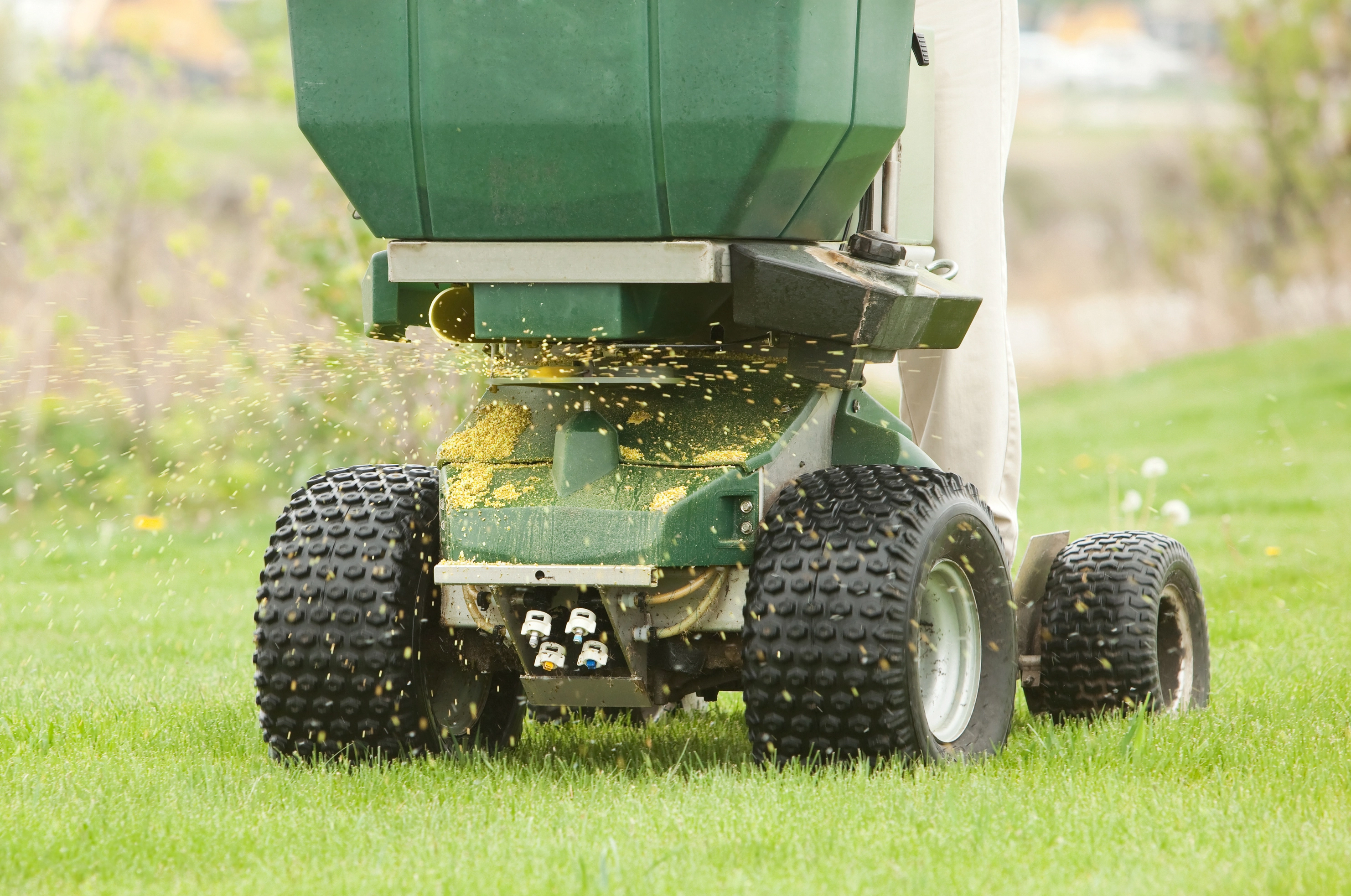 Executive Lawn & Landscape's 5-Step Fertilization and Weed Control Program is a professional, year-round service that applies seasonal treatments—from early spring pre-emergent to late fall winterization—to ensure a healthy, vibrant lawn while effectively managing weeds.